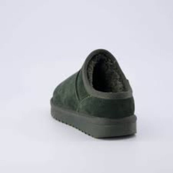 UGG Slip-On Loafers with Plush Comfort Man Size 12 - Picture 1 of 9